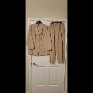 Woman's 3-peice Tan/Beige Pant Suit